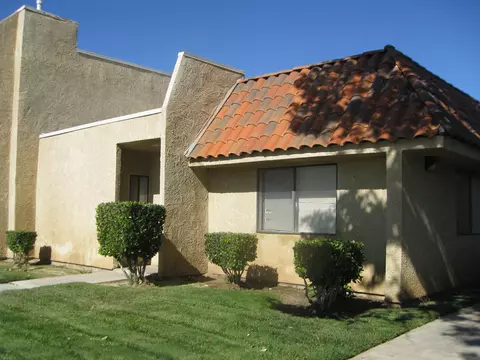 44200 Kingtree Ave UNIT 12, Lancaster, CA 93534 photo 2