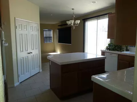 8850 Avoca Ct, Lancaster, CA 93536 photo 5