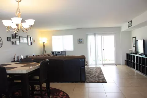 43536 Hampton St, Lancaster, CA 93536 photo 2