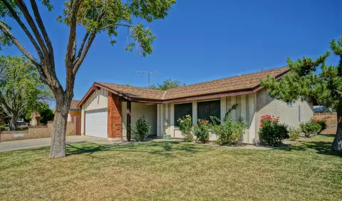 44228 8th St E, Lancaster, CA 93535 photo 1
