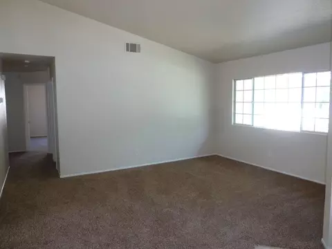 44107 Sunmist Ct, Lancaster, CA 93535 photo 3