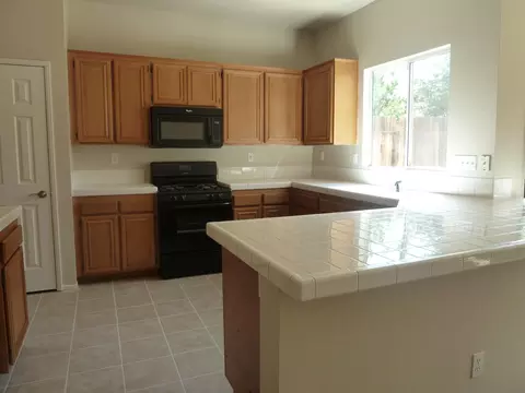 44107 Sunmist Ct, Lancaster, CA 93535 photo 8