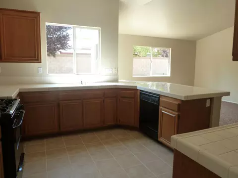 44107 Sunmist Ct, Lancaster, CA 93535 photo 9