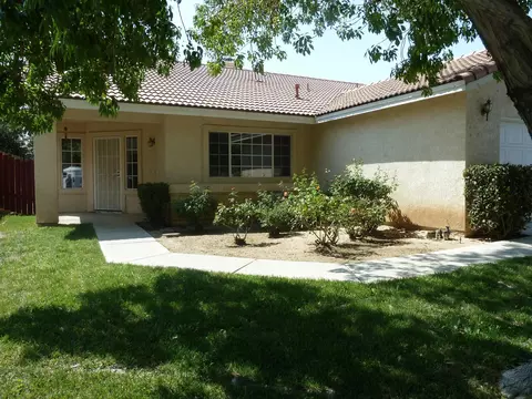 44107 Sunmist Ct, Lancaster, CA 93535 photo 2