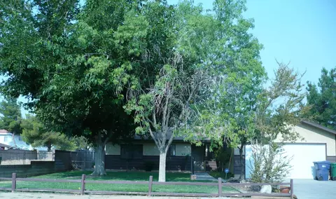 38017 13th St E, Palmdale, CA 93550 photo 2