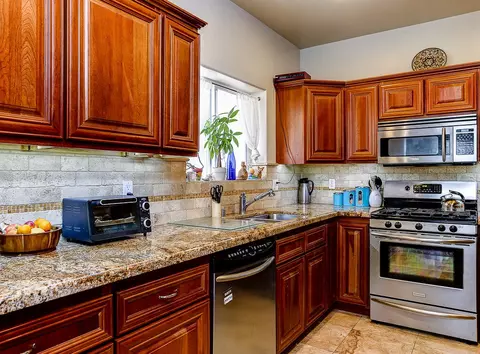 10866 Bluffside Dr #5, Studio City, CA 91604