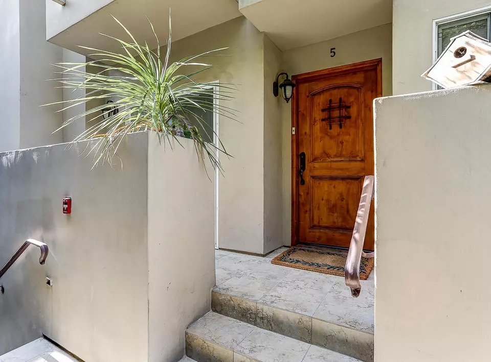  10866 Bluffside Dr #5, Studio City, CA 91604 photo 24