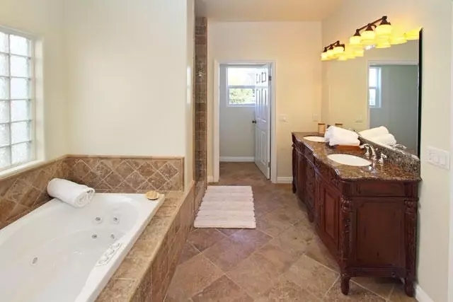  10866 Bluffside Dr #5, Studio City, CA 91604 photo 10