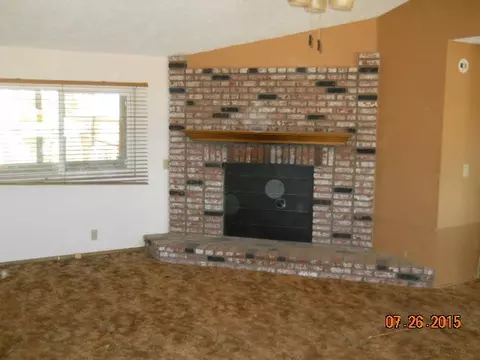 10278 15th St E, Mojave, CA 93501 photo 2