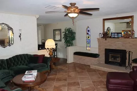 752 Pillsbury St E, Lancaster, CA 93535 photo 6