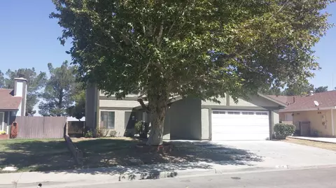 2517 Emerald Ln, Lancaster, CA 93535 photo 2
