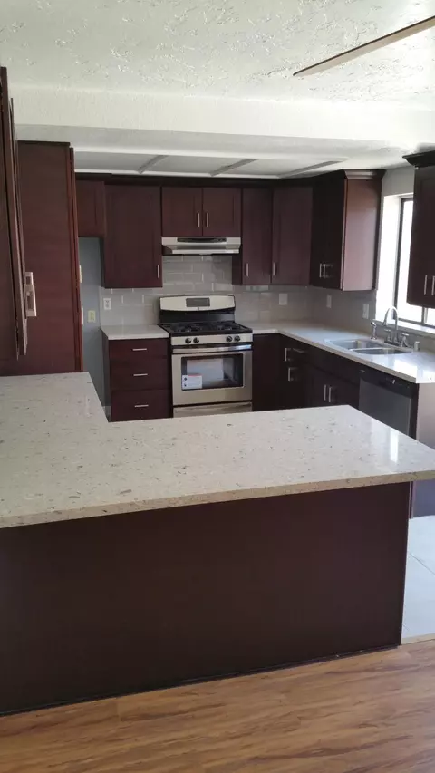 2517 Emerald Ln, Lancaster, CA 93535 photo 3