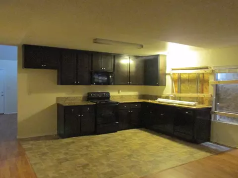 44549 Benald St, Lancaster, CA 93535 photo 2