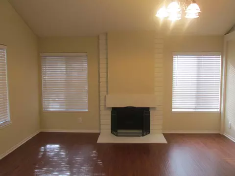 1223 Pondera St E, Lancaster, CA 93535 photo 2