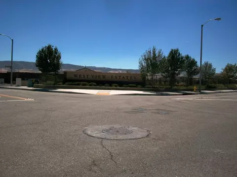 8817 Avoca Ct, Lancaster, CA 93536 photo 2