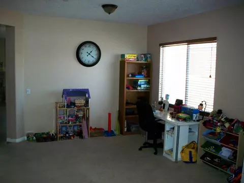 8817 Avoca Ct, Lancaster, CA 93536 photo 9