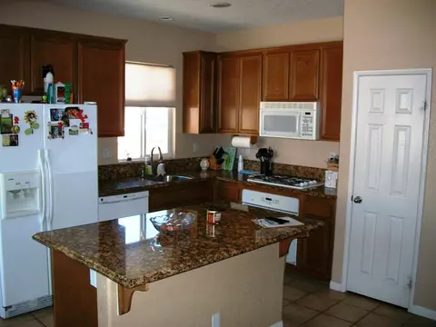 8817 Avoca Ct, Lancaster, CA 93536 photo 10