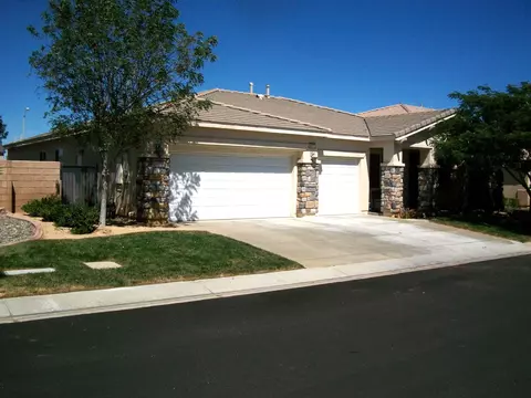 8817 Avoca Ct, Lancaster, CA 93536 photo 5