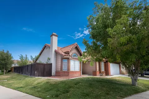 37128 Agate Ct, Palmdale, CA 93550 photo 2