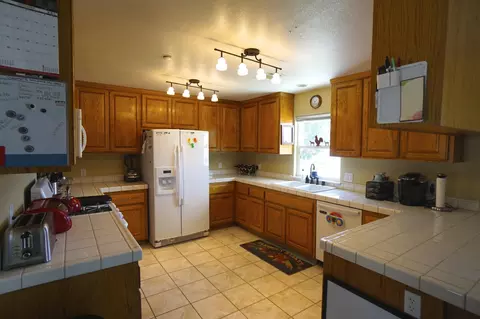 33319 Oracle Hill Rd, Palmdale, CA 93550 photo 11