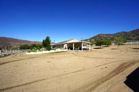 33319 Oracle Hill Rd, Palmdale, CA 93550 photo 3