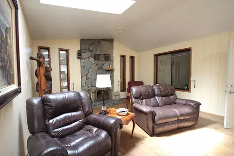 22381 Grimsel Dr, Tehachapi, CA 93561 photo 12