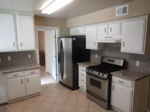 37209 Bunker Ct, Palmdale, CA 93550 photo 3