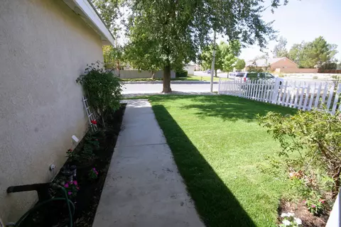 43712 Oleander St, Lancaster, CA 93535 photo 24