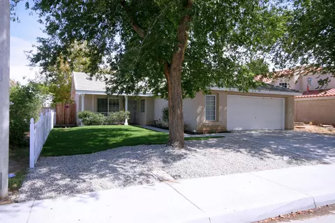 43712 Oleander St, Lancaster, CA 93535 photo 3