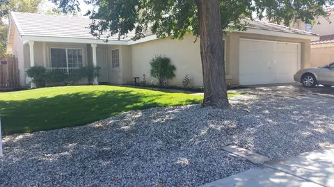 43712 Oleander St, Lancaster, CA 93535 photo 2