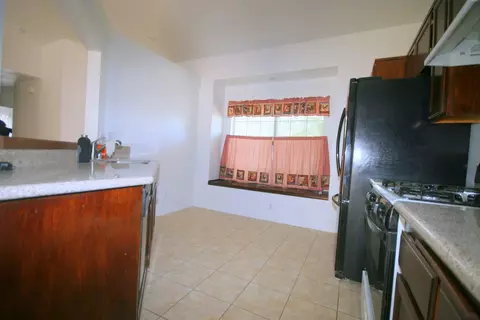 43712 Oleander St, Lancaster, CA 93535 photo 9