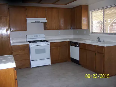 37419 18th St E, Palmdale, CA 93550 photo 2