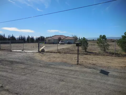 8540 Avenue C W, Lancaster, CA 93536 photo 2