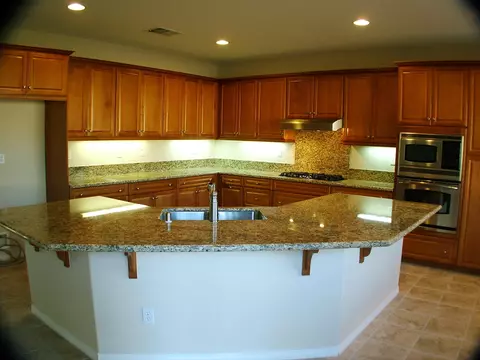 42484 Biscay St, Lancaster, CA 93536 photo 2