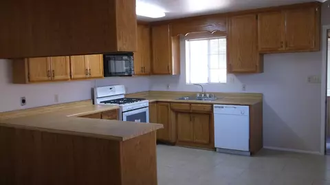 2131 Trinity Ave, Mojave, CA 93501 photo 4
