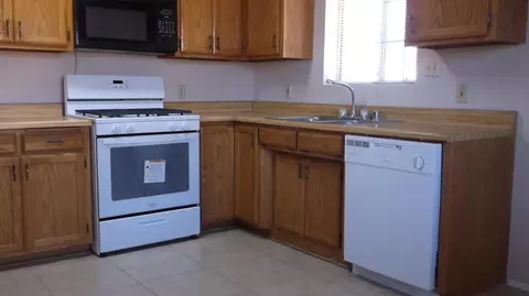 2131 Trinity Ave, Mojave, CA 93501 photo 3