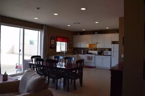 44306 Vineyard Dr, Lancaster, CA 93535 photo 5