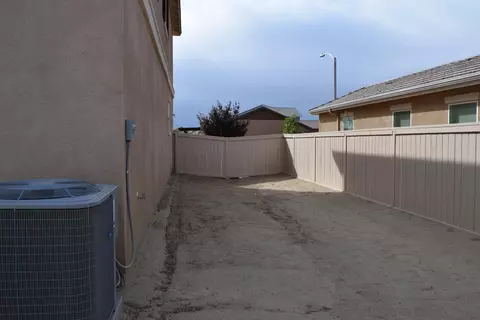 44306 Vineyard Dr, Lancaster, CA 93535 photo 19