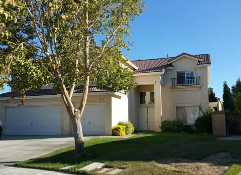 2830 Chaplin Dr, Lancaster, CA 93536 photo 2