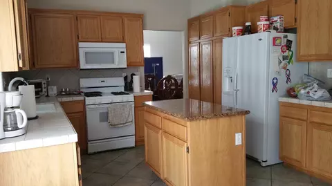 2830 Chaplin Dr, Lancaster, CA 93536 photo 6