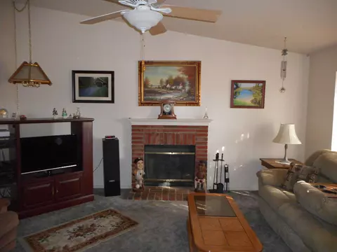 37427 18th St, Palmdale, CA 93550 photo 4