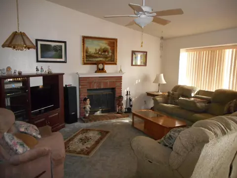 37427 18th St, Palmdale, CA 93550 photo 3