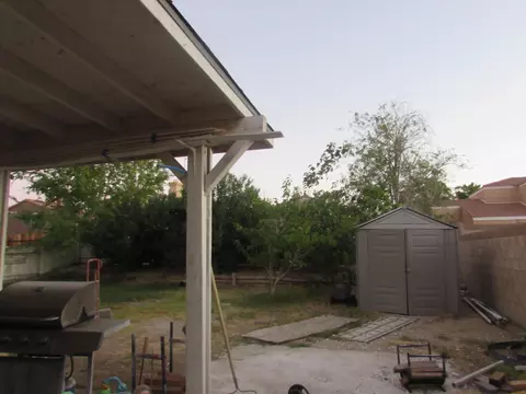 1032 Kettering St E, Lancaster, CA 93535 photo 4