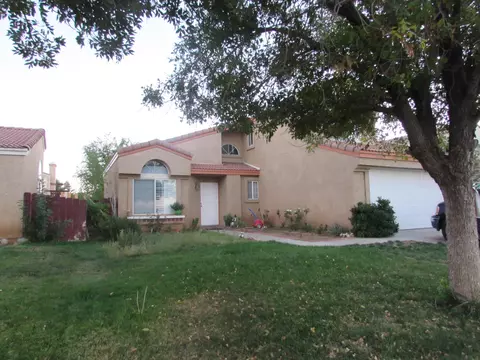 1032 Kettering St E, Lancaster, CA 93535 photo 2