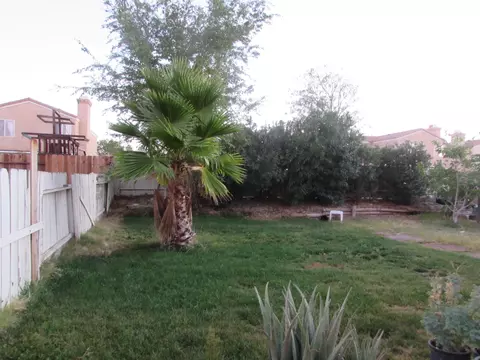 1032 Kettering St E, Lancaster, CA 93535 photo 3