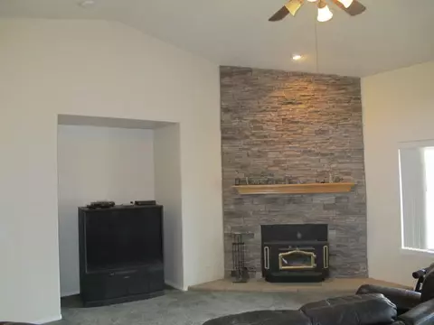 7325 Estero Rd, Phelan, CA 92371 photo 9