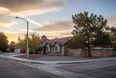2028 Moonlight Ct, Palmdale, CA 93550 photo 2