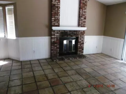 44015 Ruthron Ave, Lancaster, CA 93536 photo 2