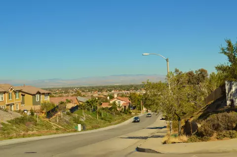 1368 Leopard Ct, Palmdale, CA 93551 photo 4