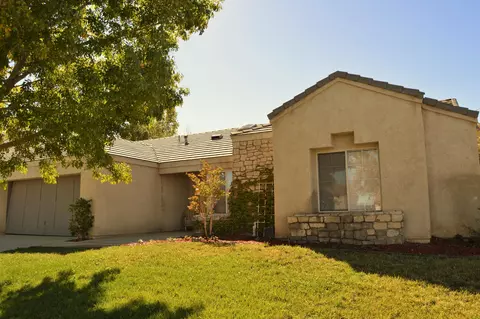 1368 Leopard Ct, Palmdale, CA 93551 photo 2